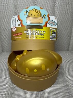 COMIC CON Hello Kitty and Friends Golden Edition Mystery Dumpling - My Melody